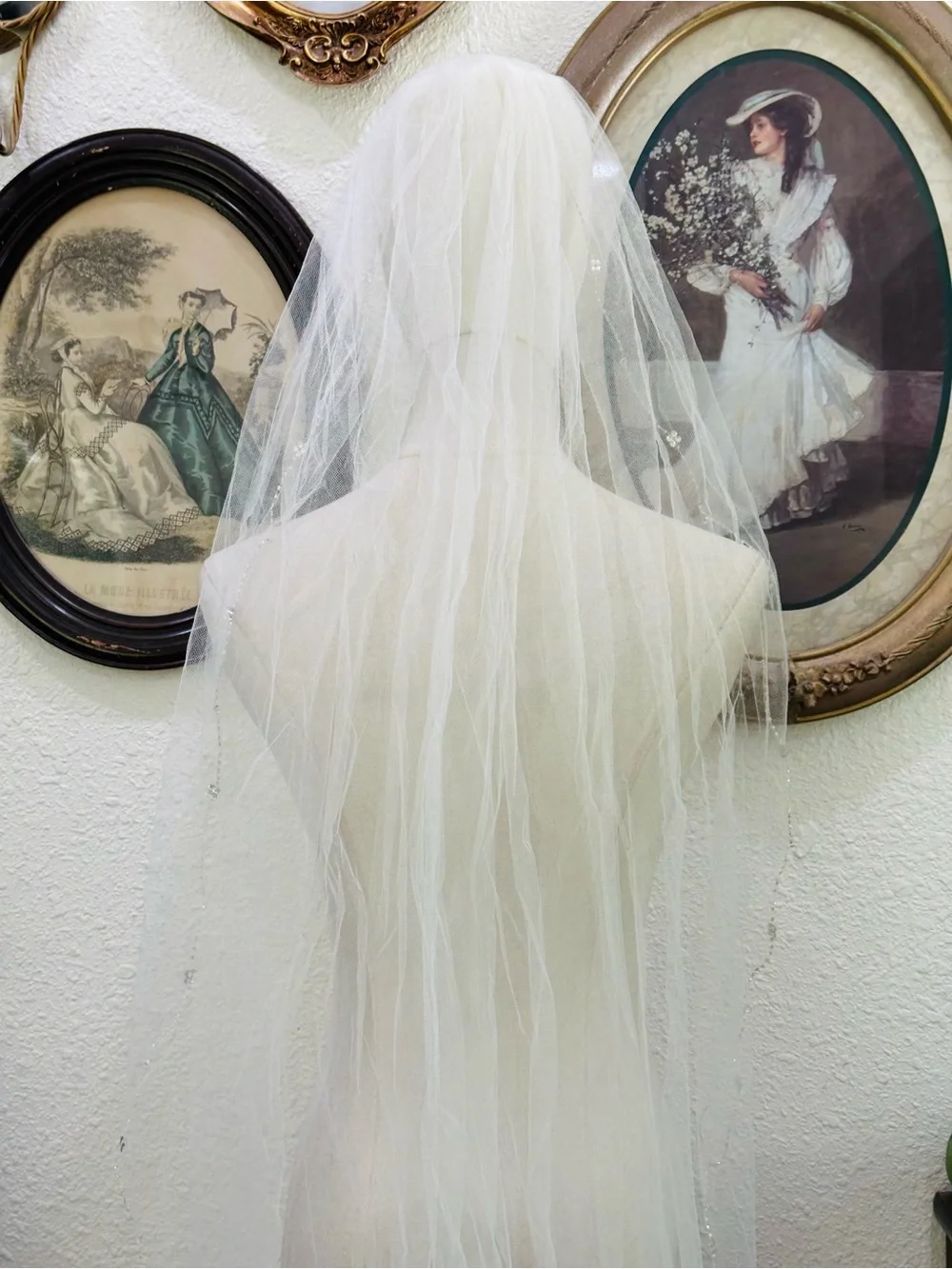 Classic White Lace Bridal Veil with Scalloped Edging